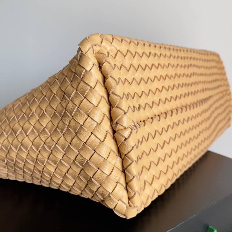 Bottega Veneta Medium Intreccio Leather Bag Tote Banlieue91