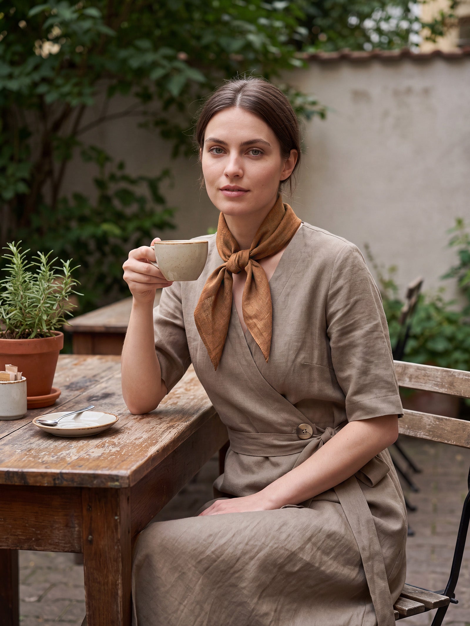 100% Linen Hand-Stitched Square Scarf LINTICO