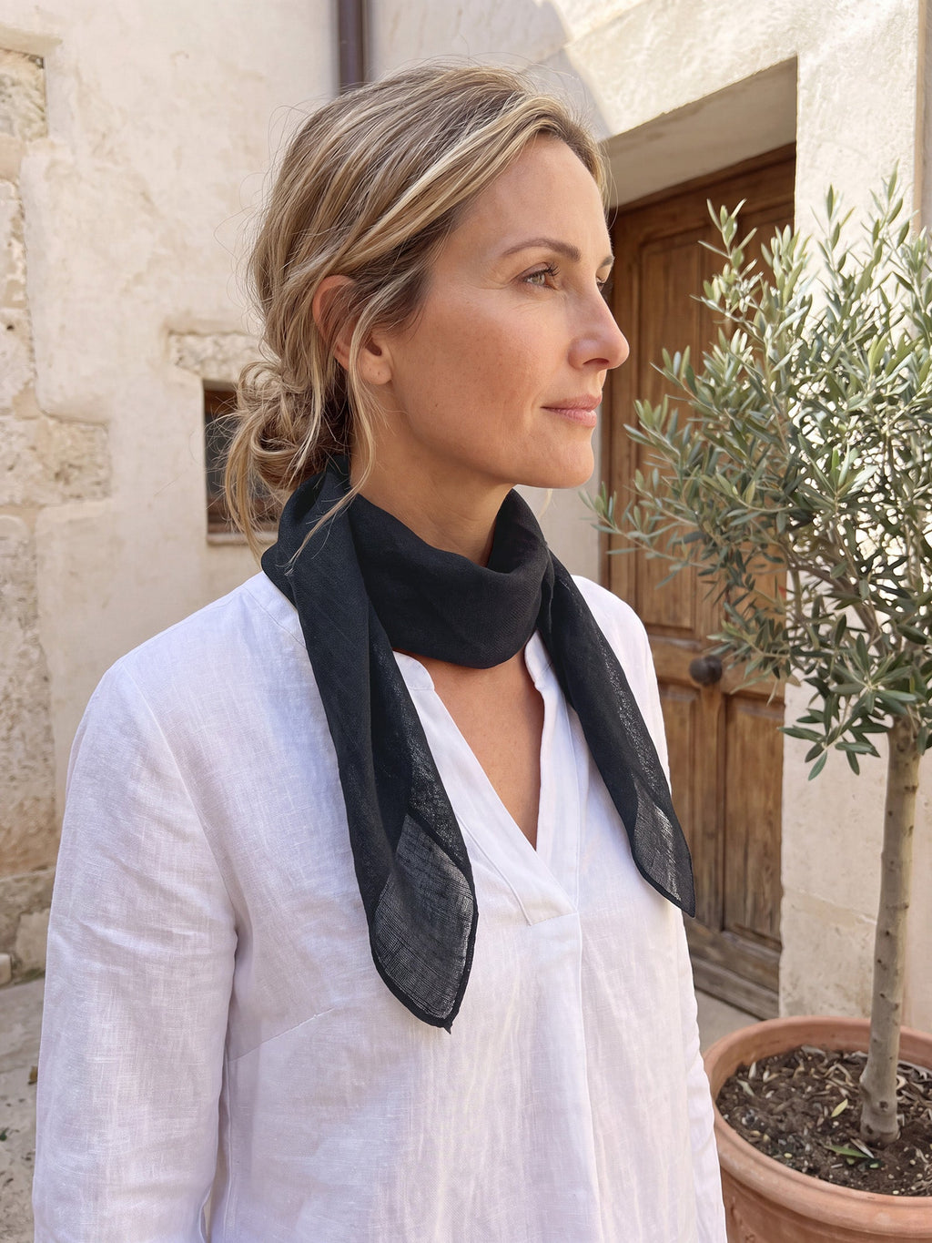 100% Linen Hand-Stitched Square Scarf LINTICO