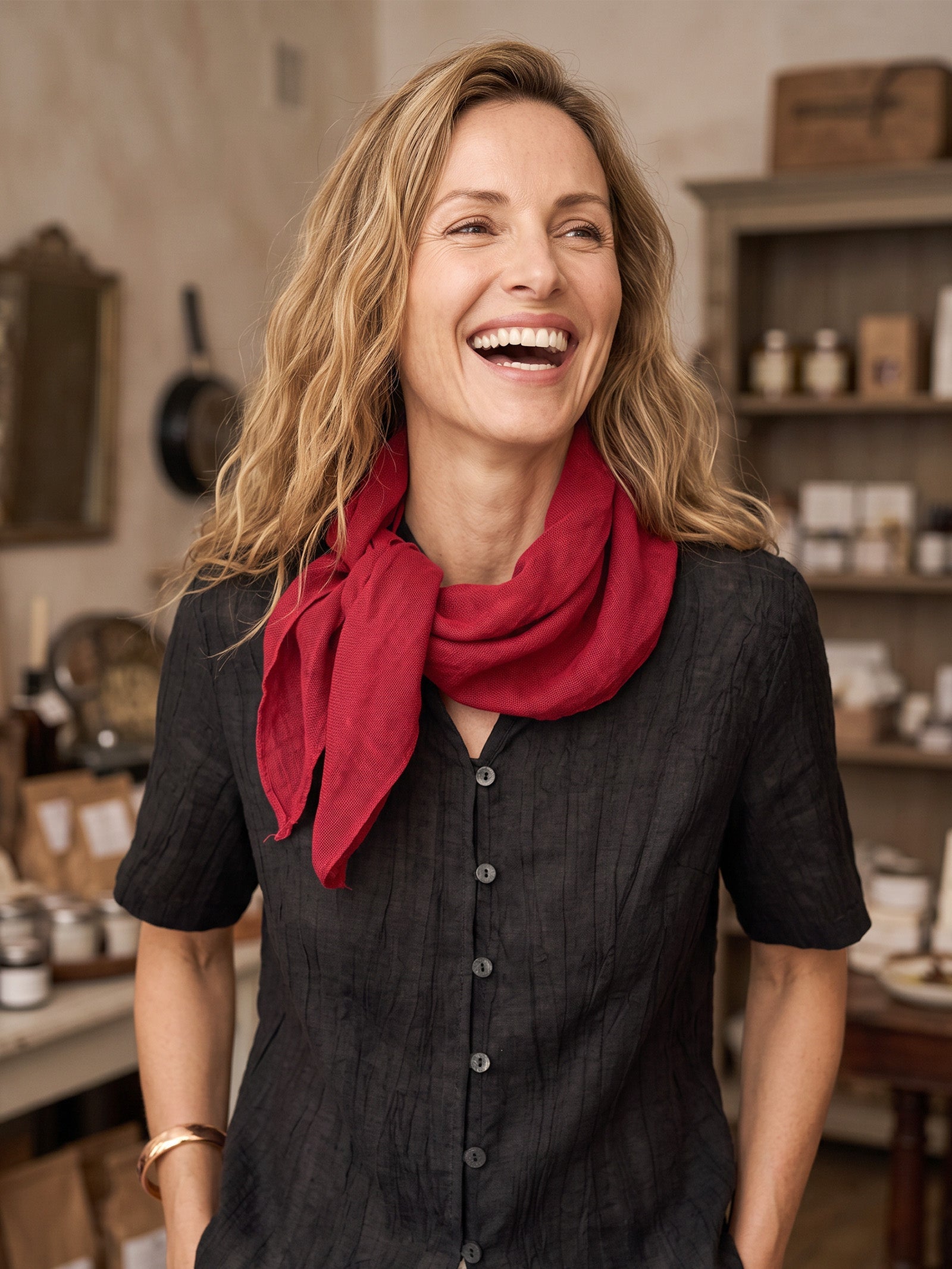 100% Linen Hand-Stitched Square Scarf LINTICO