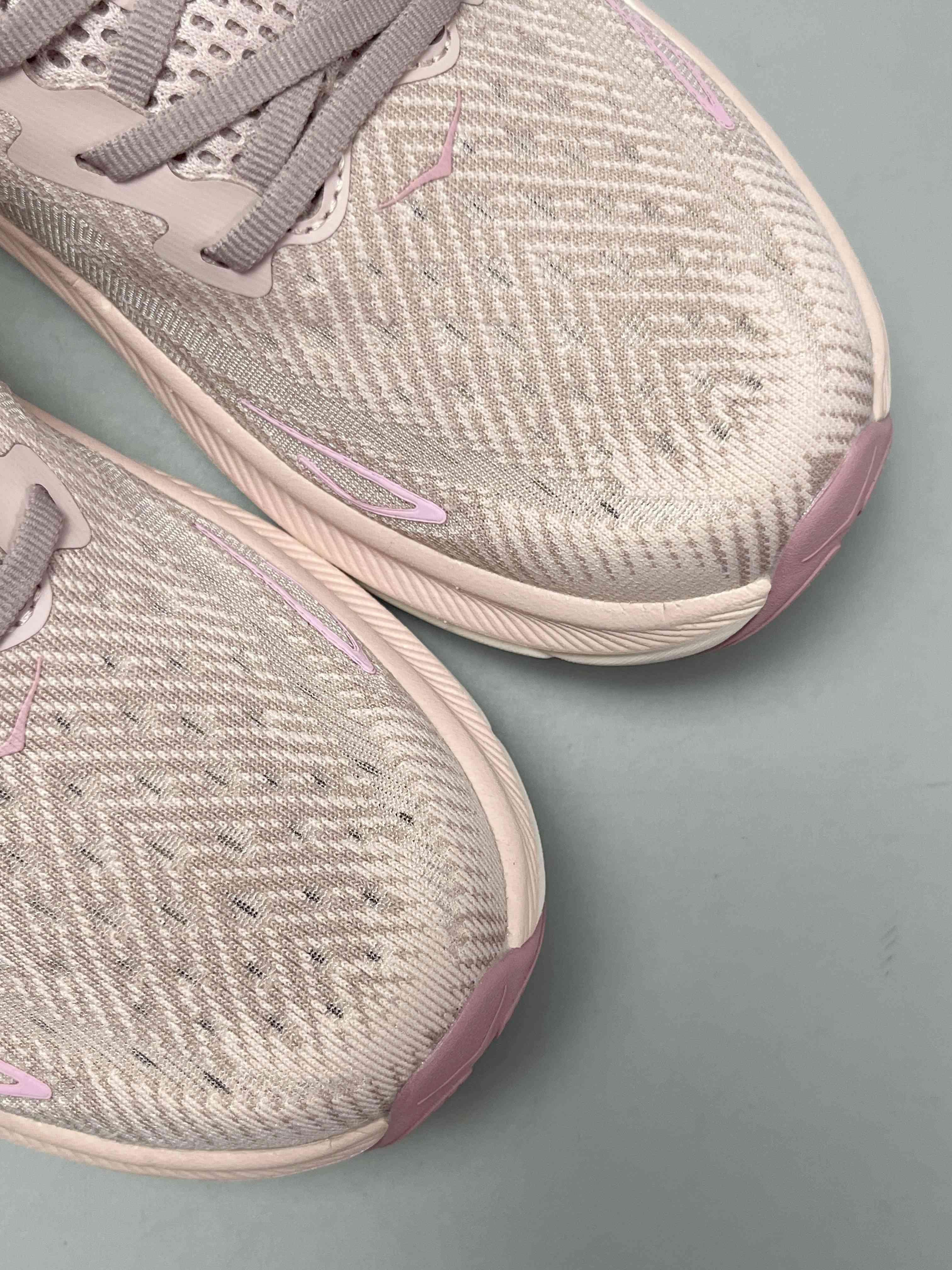 Hoka One One Clifton 9 'Peach Whip' Banlieue91