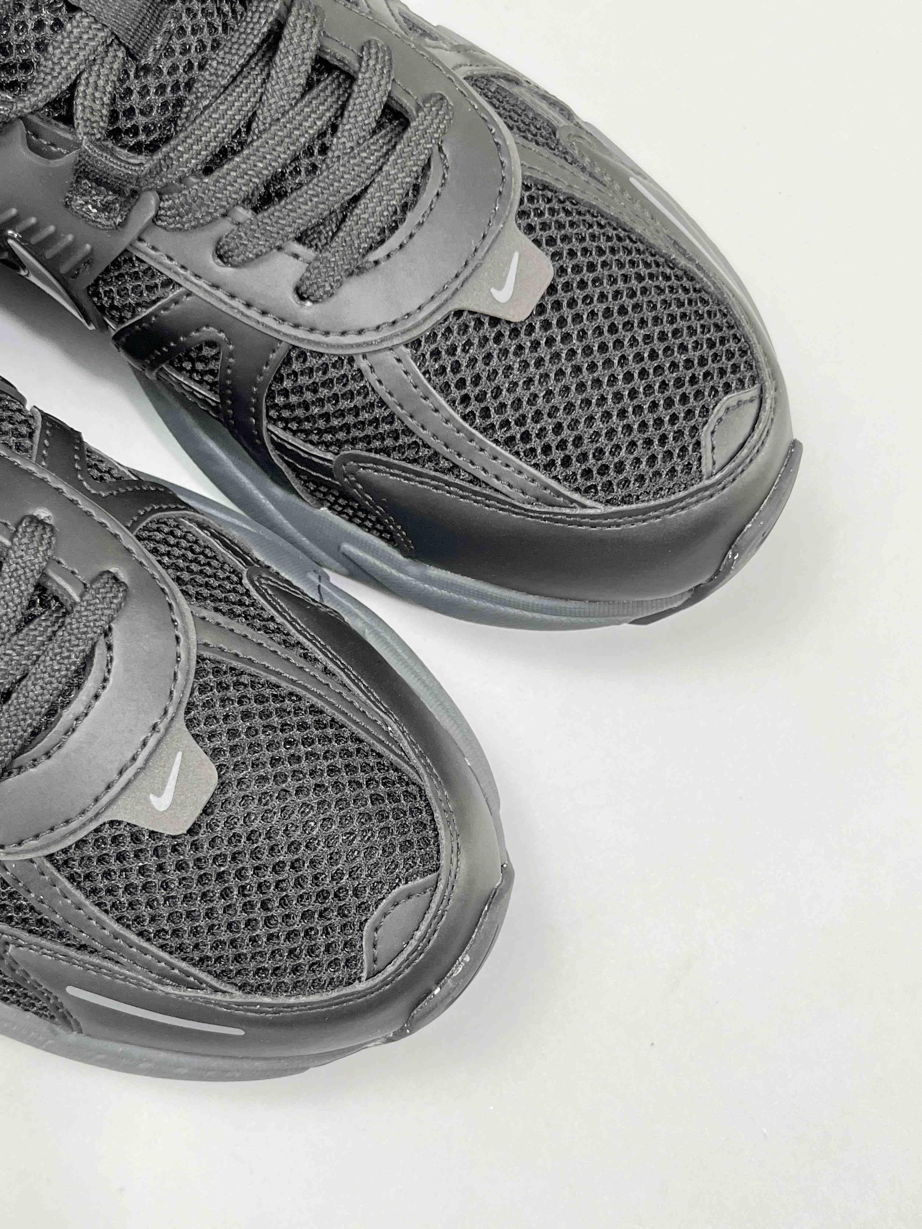 Nike V2K Run 'Metalic Silver Black' Banlieue91