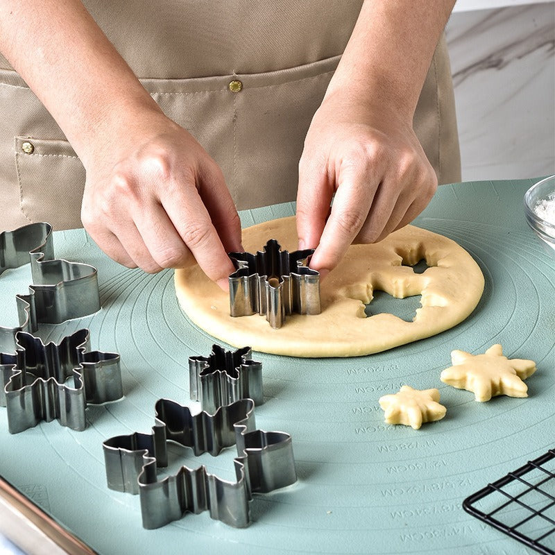 Christmas snowflake biscuit mold stainless steel snowflake three-dimensional biscuit mold biscuit cut into 10 pieces set