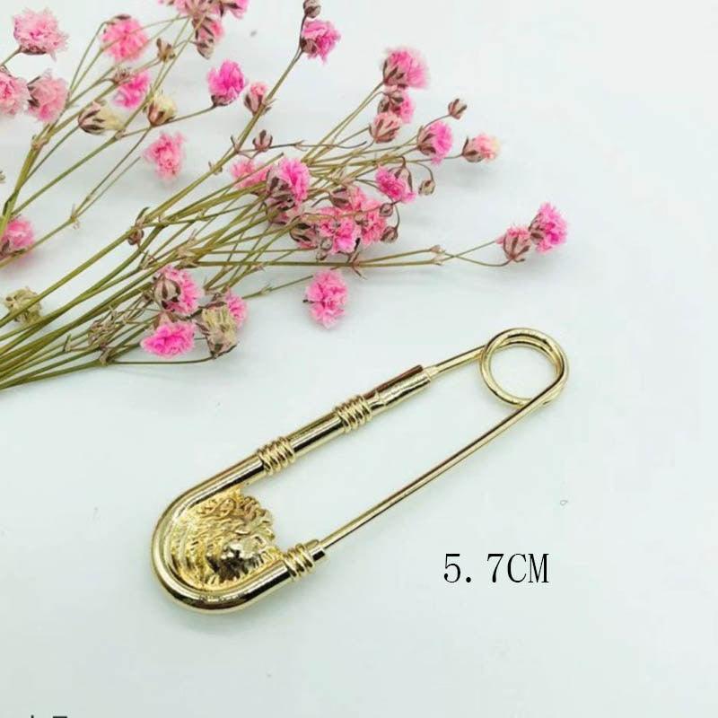 1pc Alloy Double Lion Head Brooch Pin Fashion Safety Pins Women Waist Closing Men Suit Jacket Decoration Jewelry Retro Double Head Safety Pin Temperament Coat Pin Stevvex