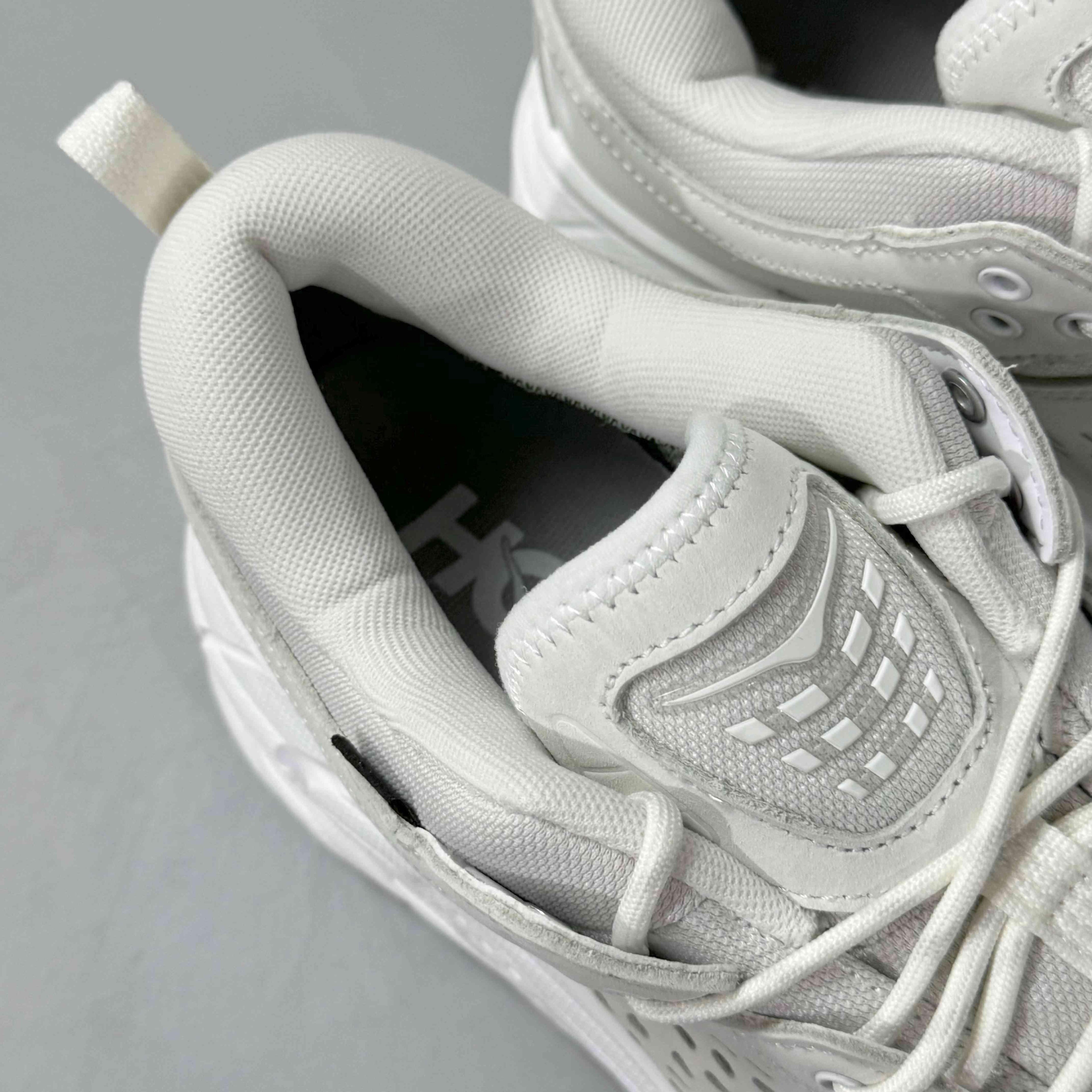 Hoka One One Tor Ultra Low 'White Nimbus Cloud' Banlieue91