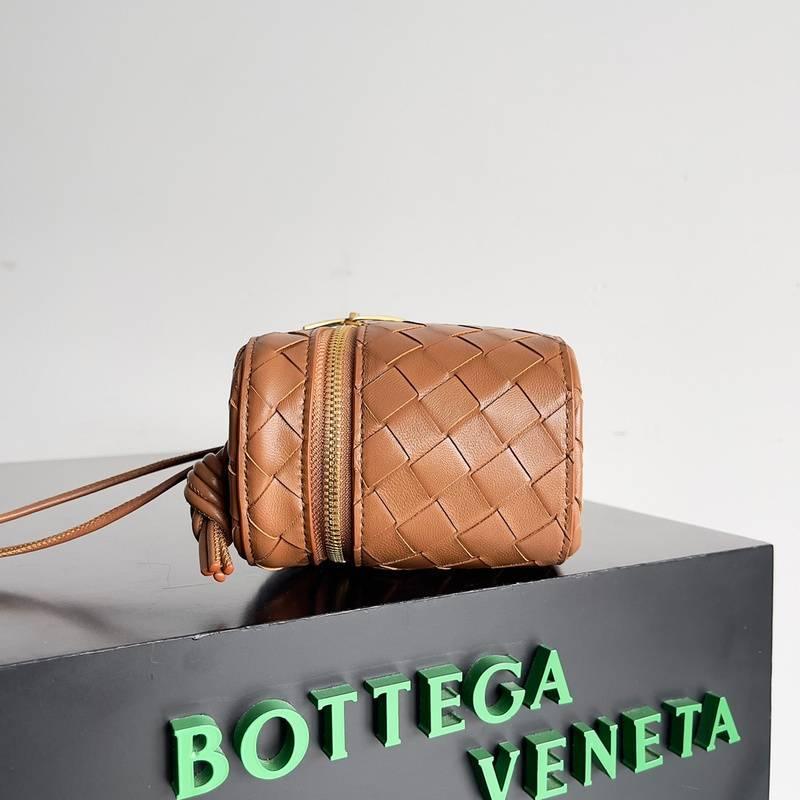 Bottega Veneta Small Vanity Case On Strap Banlieue91