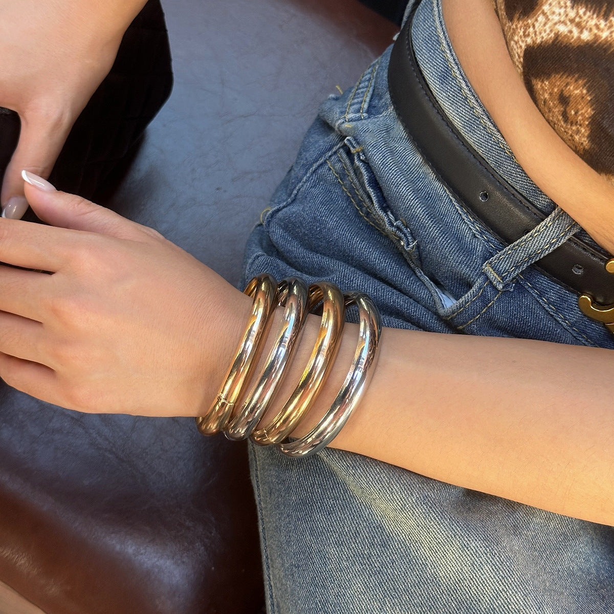 Stacked wind curved smooth surface bracelet with personalized and versatile metallic feel Bracelet set V.I.P Digital Presence