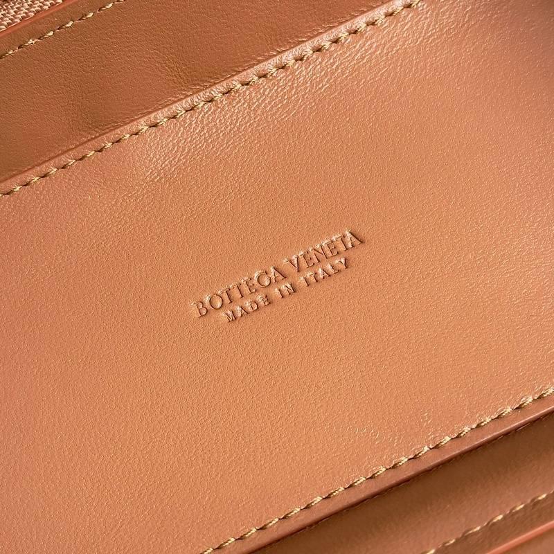 Bottega Veneta Small Vanity Case On Strap Banlieue91