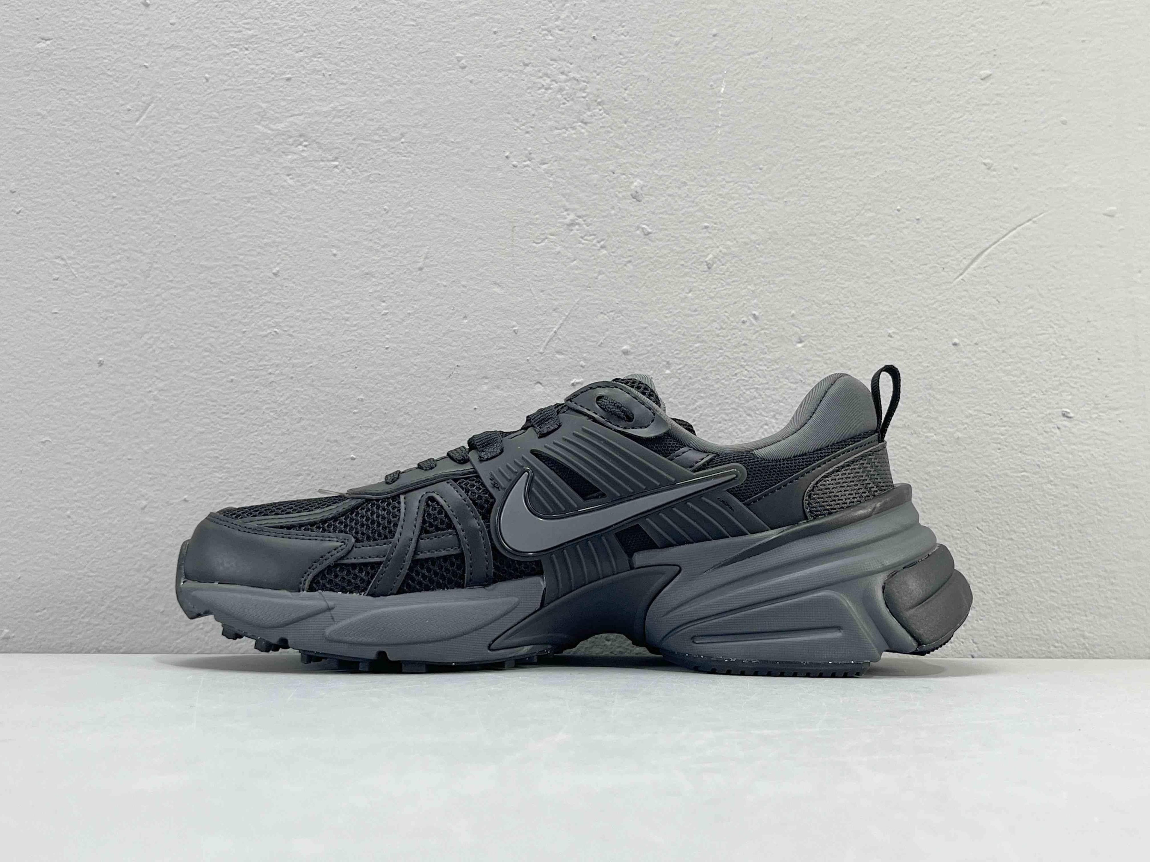 Nike V2K Run 'Metalic Silver Black' Banlieue91