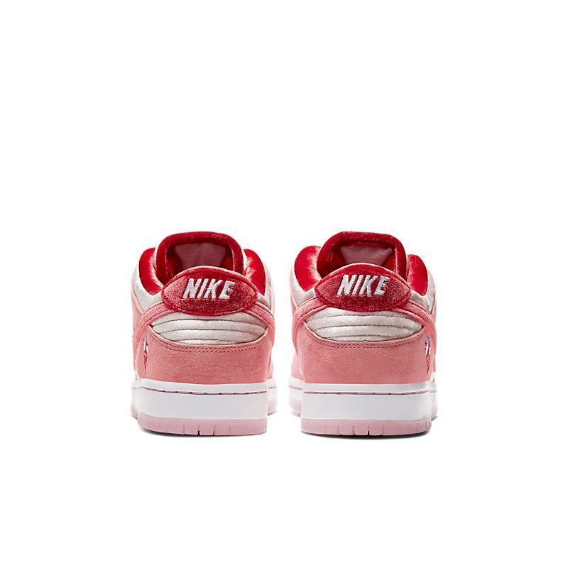 Nike SB Dunk Low StrangeLove Skateboards Banlieue91