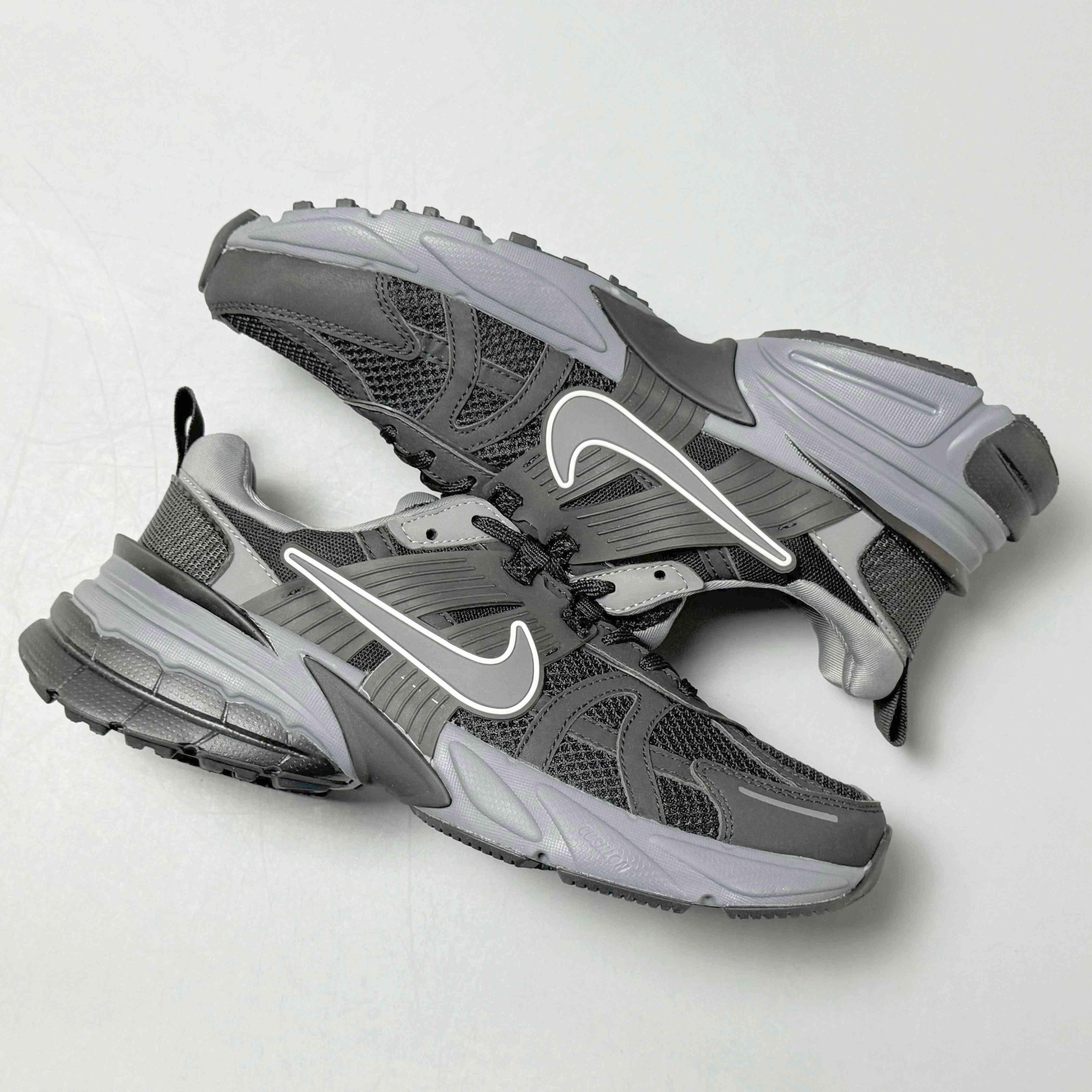 Nike V2K Run 'Black Dark Smoke Grey' Banlieue91