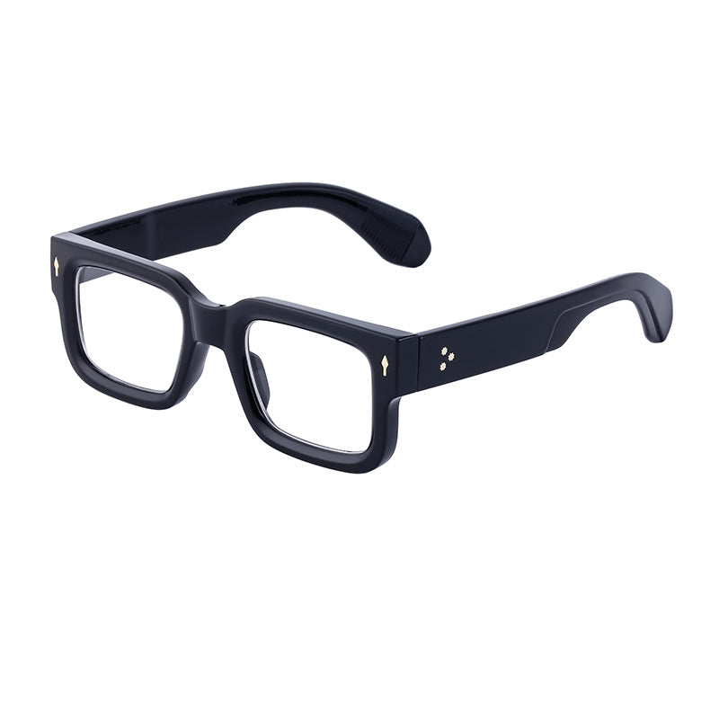 Fashionable boxy sunglasses for men with a simple frame that can be paired with nearsighted glasses V.I.P Digital Presence