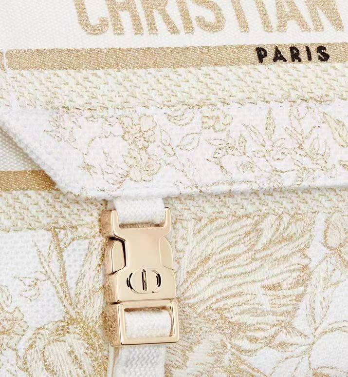 Christian Dior Canvas Diorcamp Messenger in White Gold Banlieue91