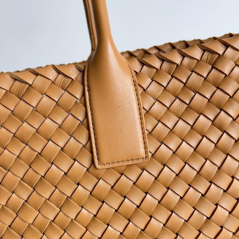 Bottega Veneta Medium Intreccio Leather Bag Tote Banlieue91