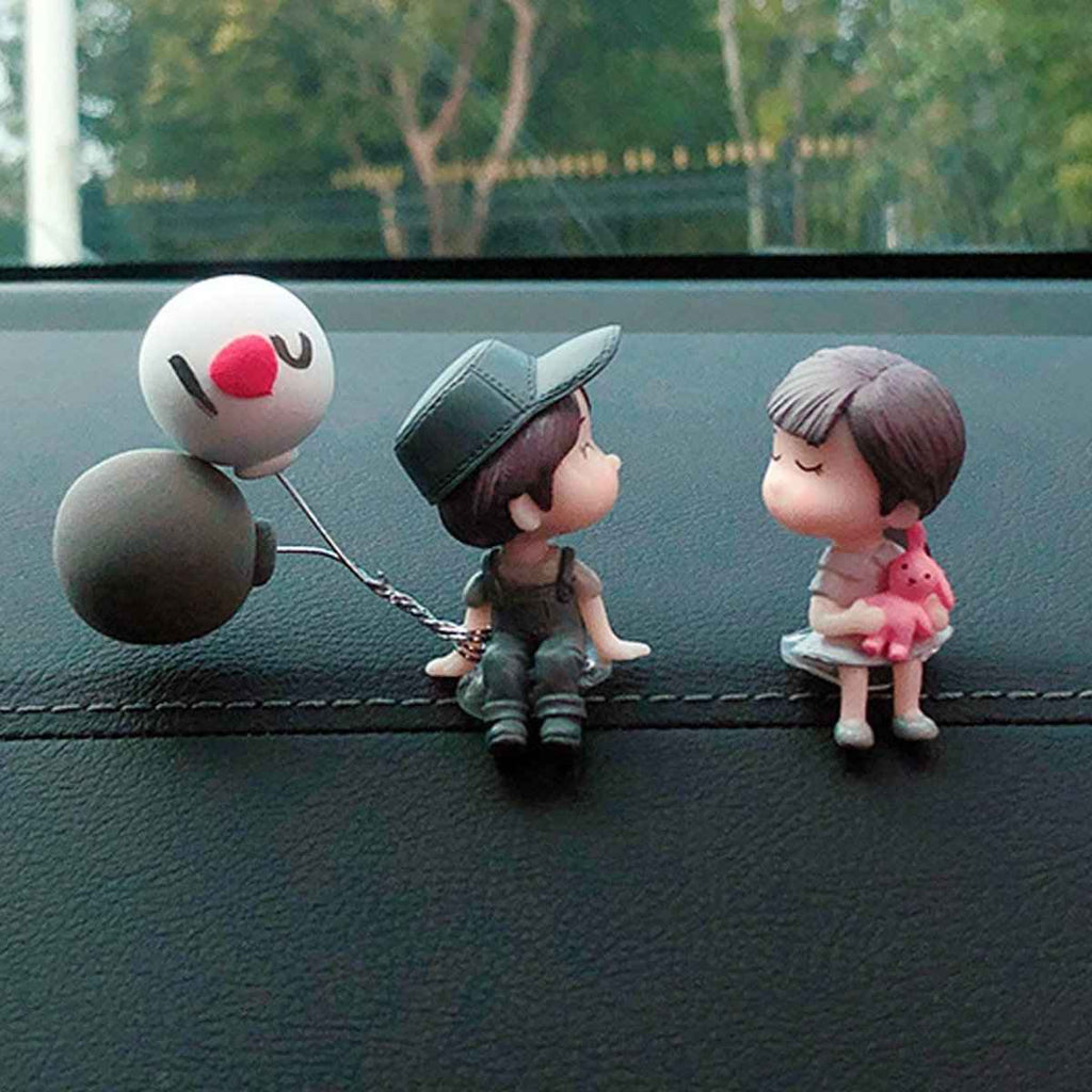 Romantic Anime Couple Figurines – 4PCS Resin Dashboard Decor Dashing Nova