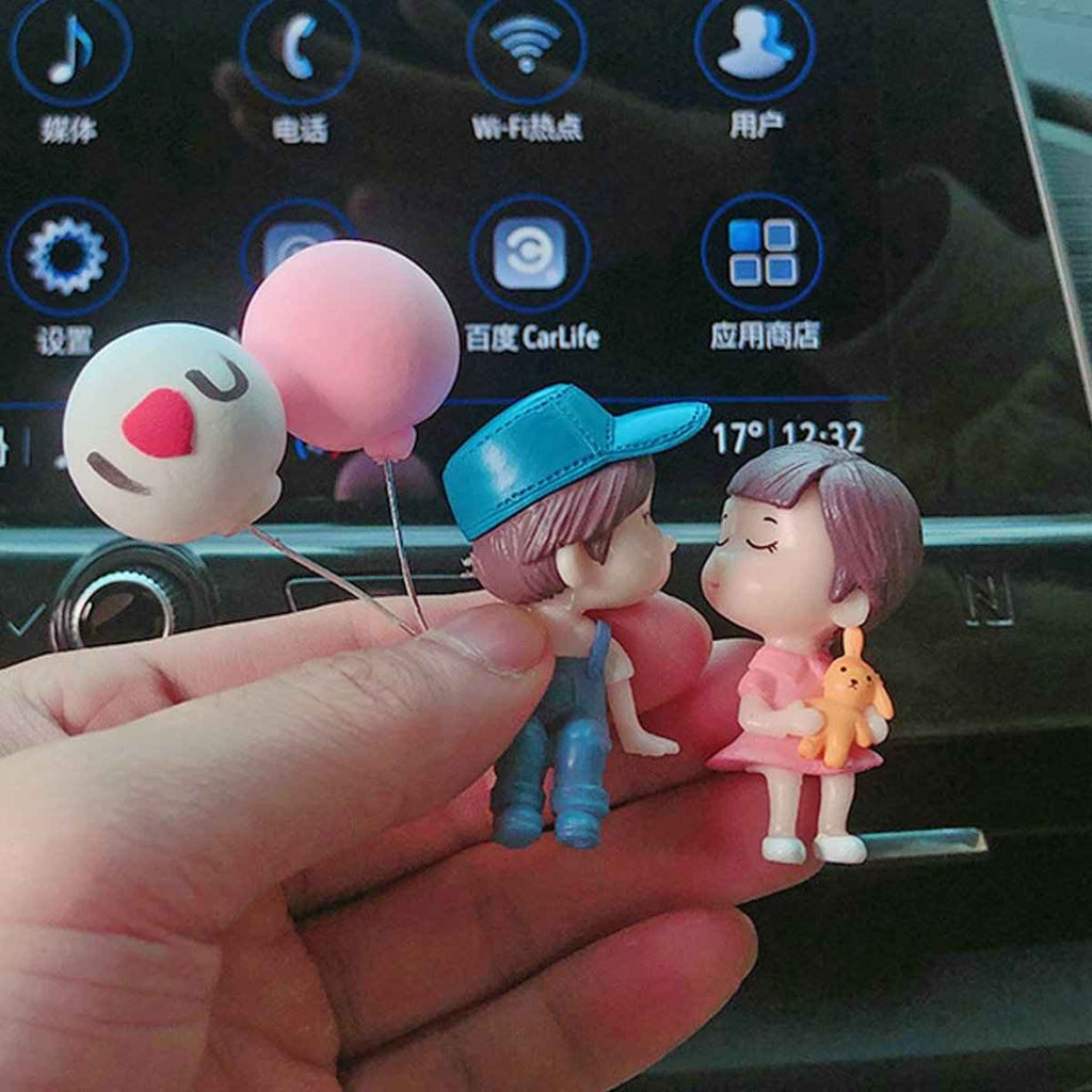 Romantic Anime Couple Figurines – 4PCS Resin Dashboard Decor Dashing Nova