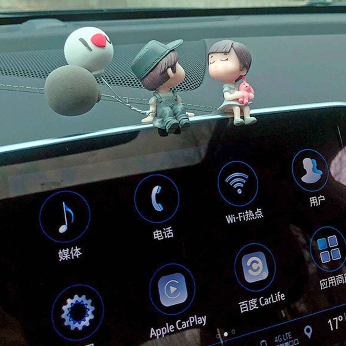 Romantic Anime Couple Figurines – 4PCS Resin Dashboard Decor Dashing Nova