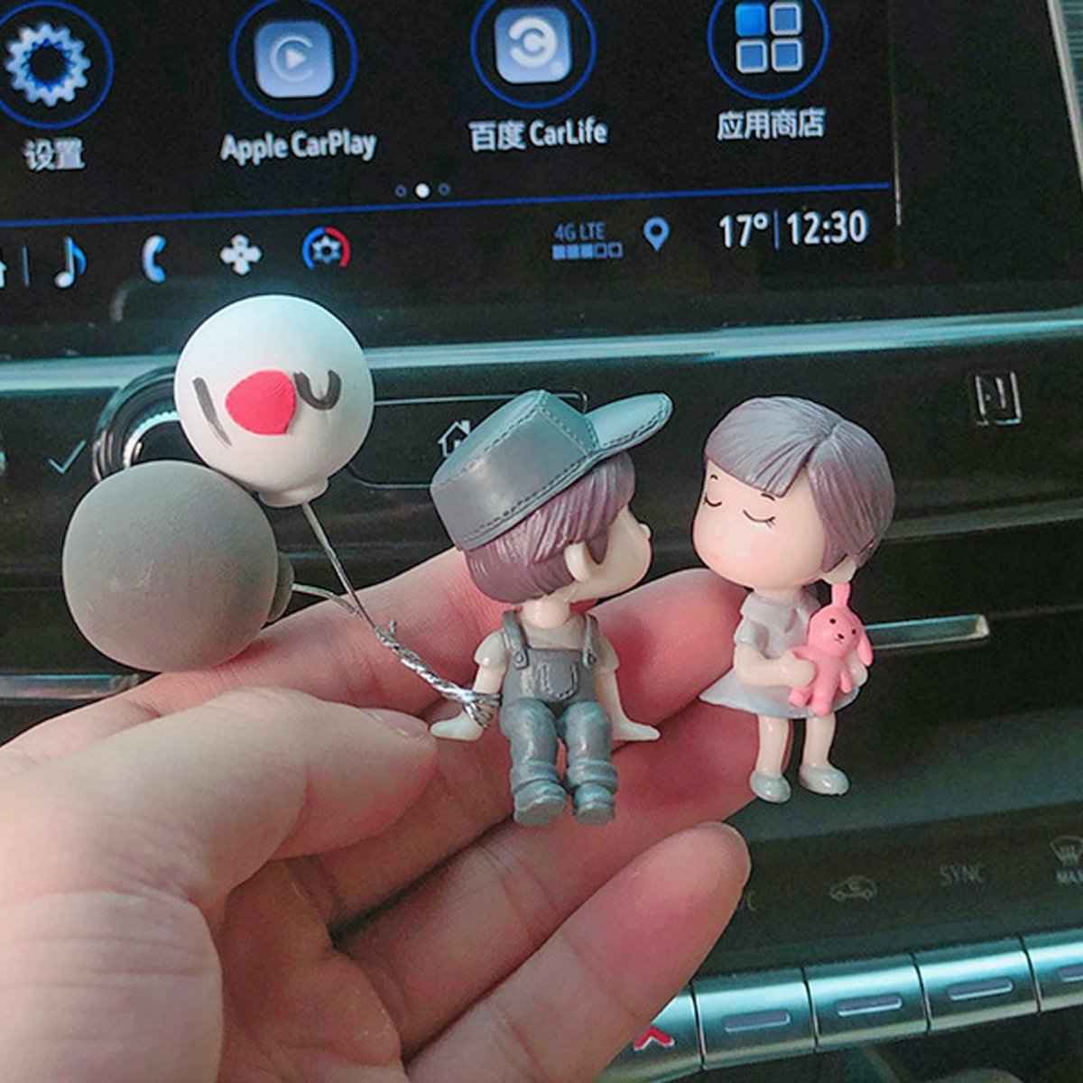 Romantic Anime Couple Figurines – 4PCS Resin Dashboard Decor Dashing Nova