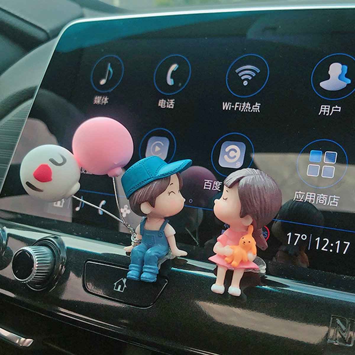 Romantic Anime Couple Figurines – 4PCS Resin Dashboard Decor Dashing Nova