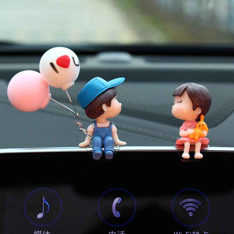Romantic Anime Couple Figurines – 4PCS Resin Dashboard Decor Dashing Nova