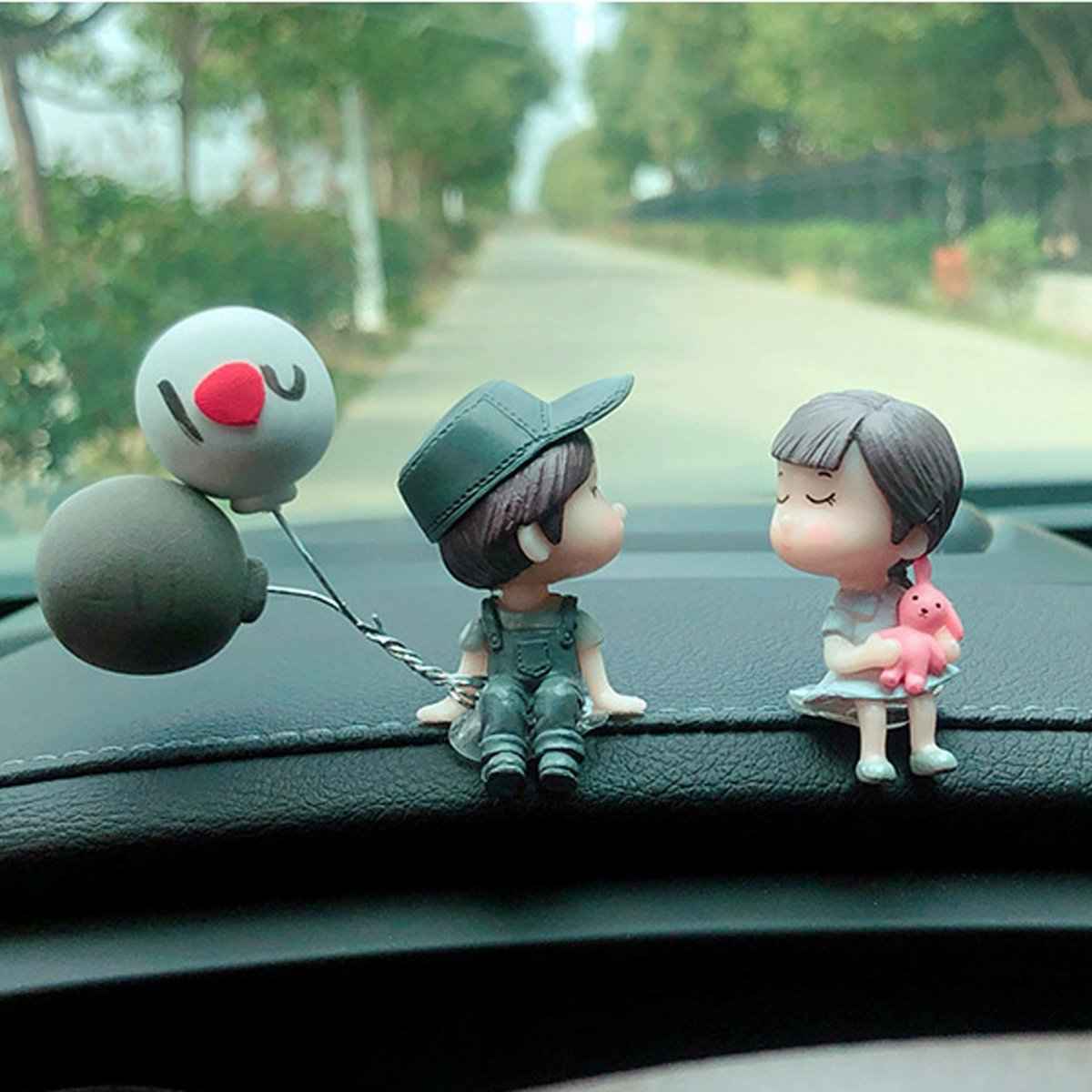 Romantic Anime Couple Figurines – 4PCS Resin Dashboard Decor Dashing Nova