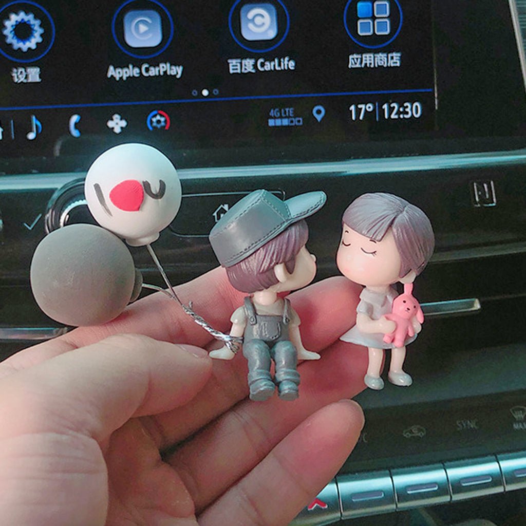 Romantic Anime Couple Figurines – 4PCS Resin Dashboard Decor