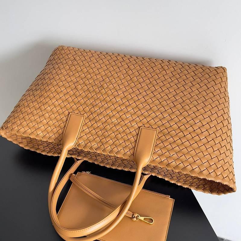 Bottega Veneta Medium Intreccio Leather Bag Tote Banlieue91