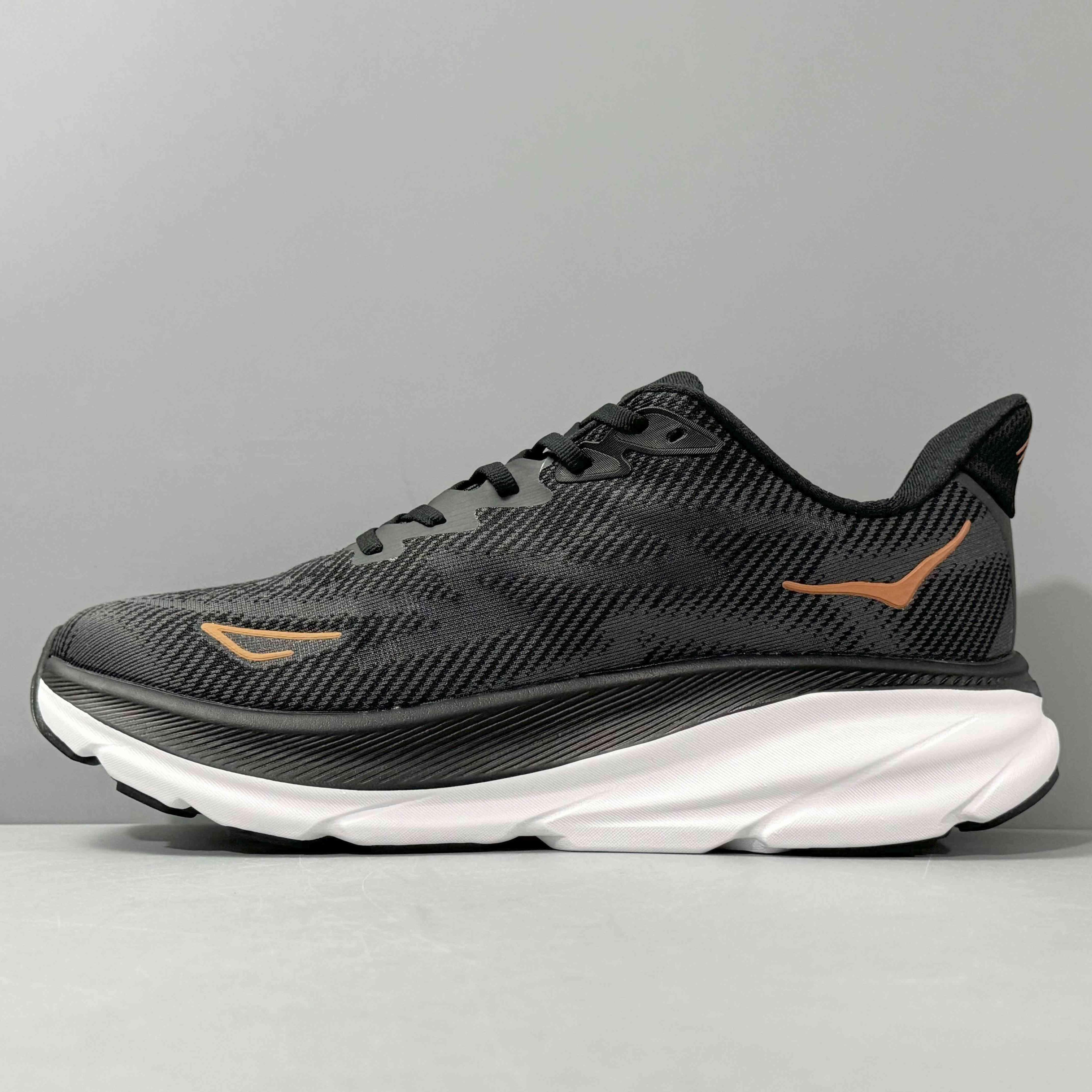 Hoka One One Clifton 9 'Black Copper' Banlieue91