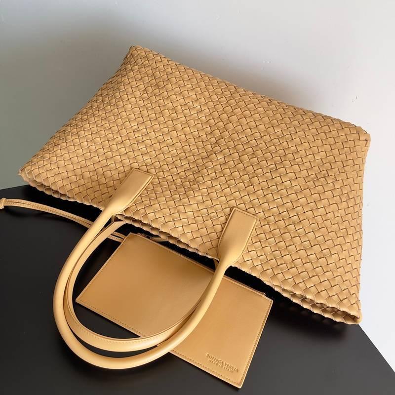 Bottega Veneta Medium Intreccio Leather Bag Tote Banlieue91