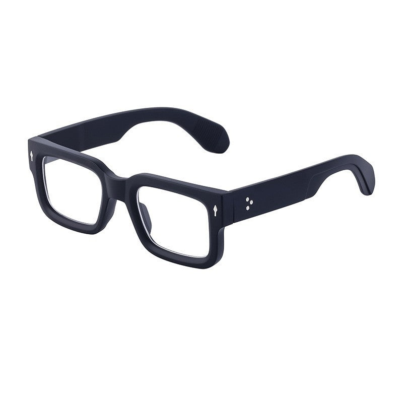 Fashionable boxy sunglasses for men with a simple frame that can be paired with nearsighted glasses V.I.P Digital Presence