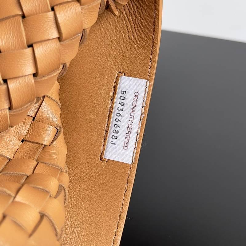 Bottega Veneta Medium Intreccio Leather Bag Tote Banlieue91