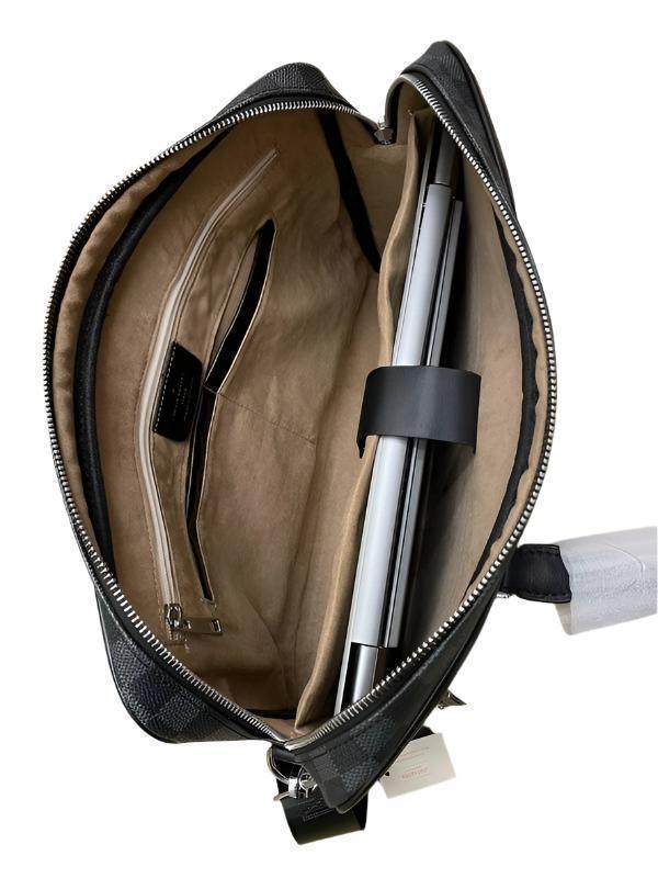 Louis Vuitton Grey Monogram Giant Empreinte Leather Onthego MM Men Bag Banlieue91