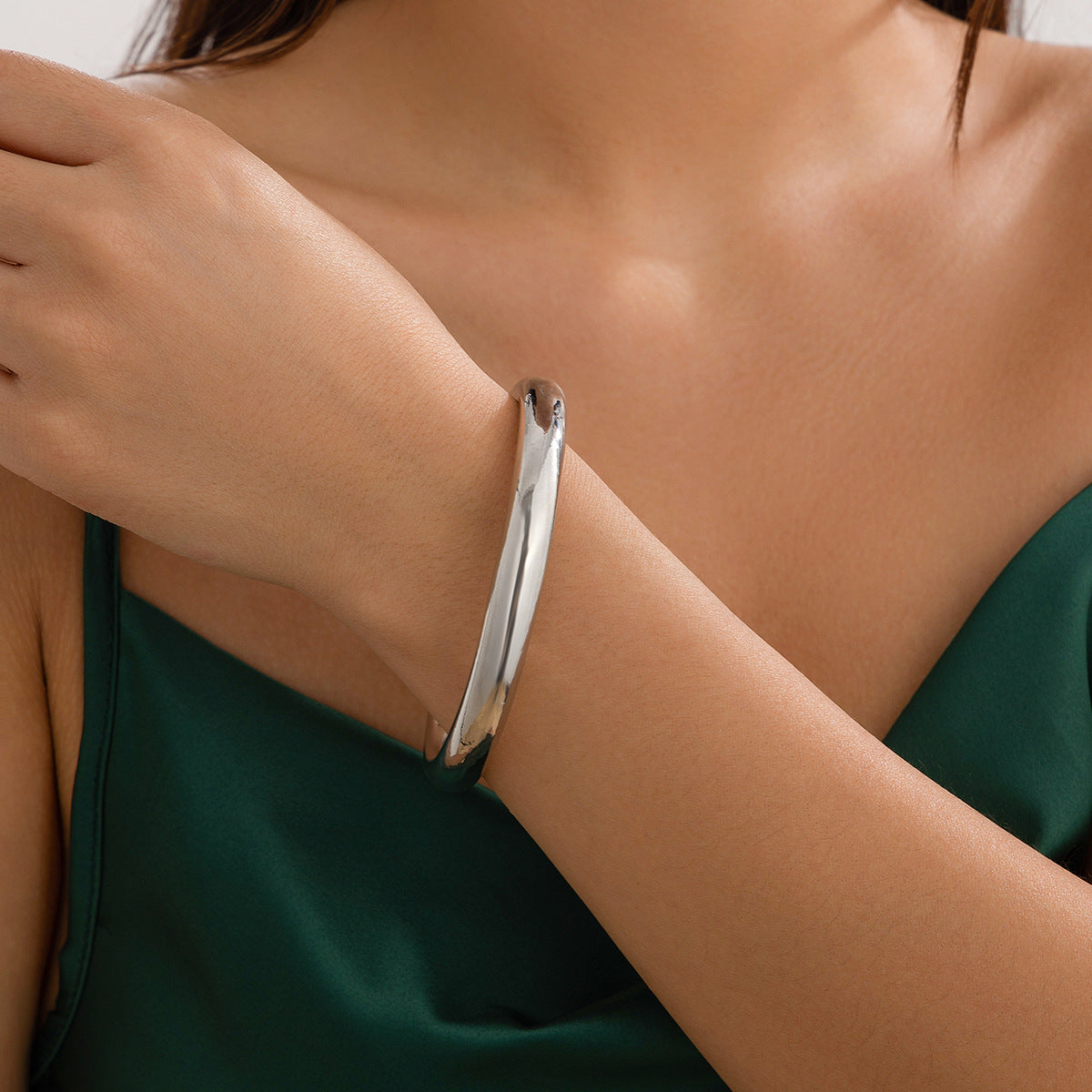 Design sense: Geometric square smooth circular ring bracelet, niche hollow alloy bracelet V.I.P Digital Presence