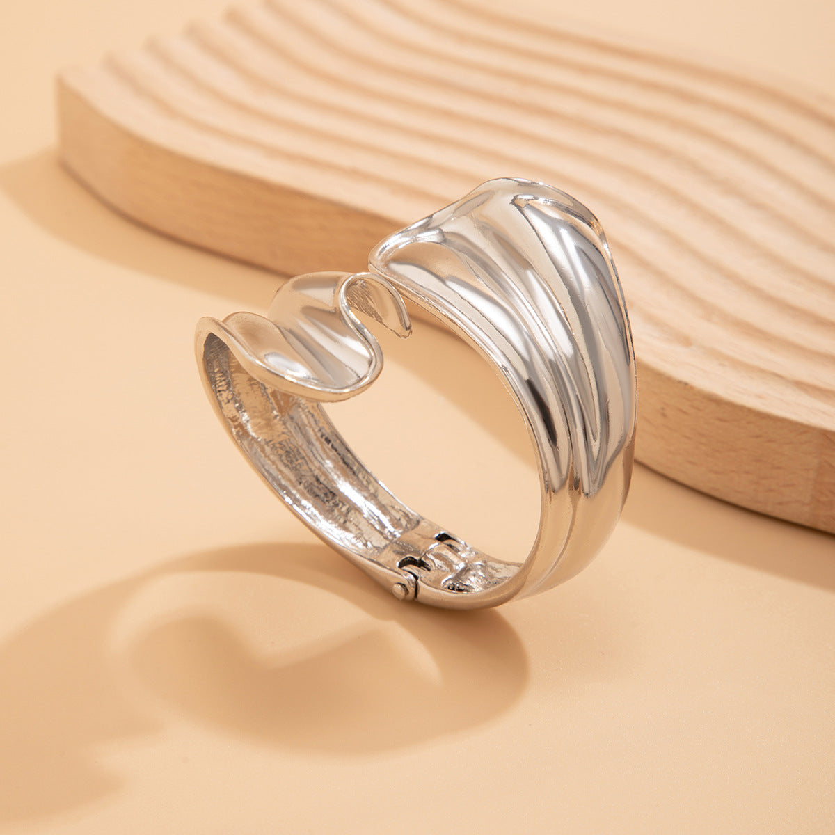 Punk style exaggerated irregular folds personalized winding fish tail bracelet Bracelet V.I.P Digital Presence