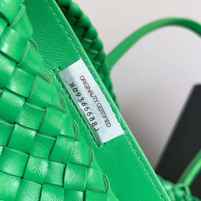 Bottega Veneta Medium Intreccio Leather Bag Tote Banlieue91