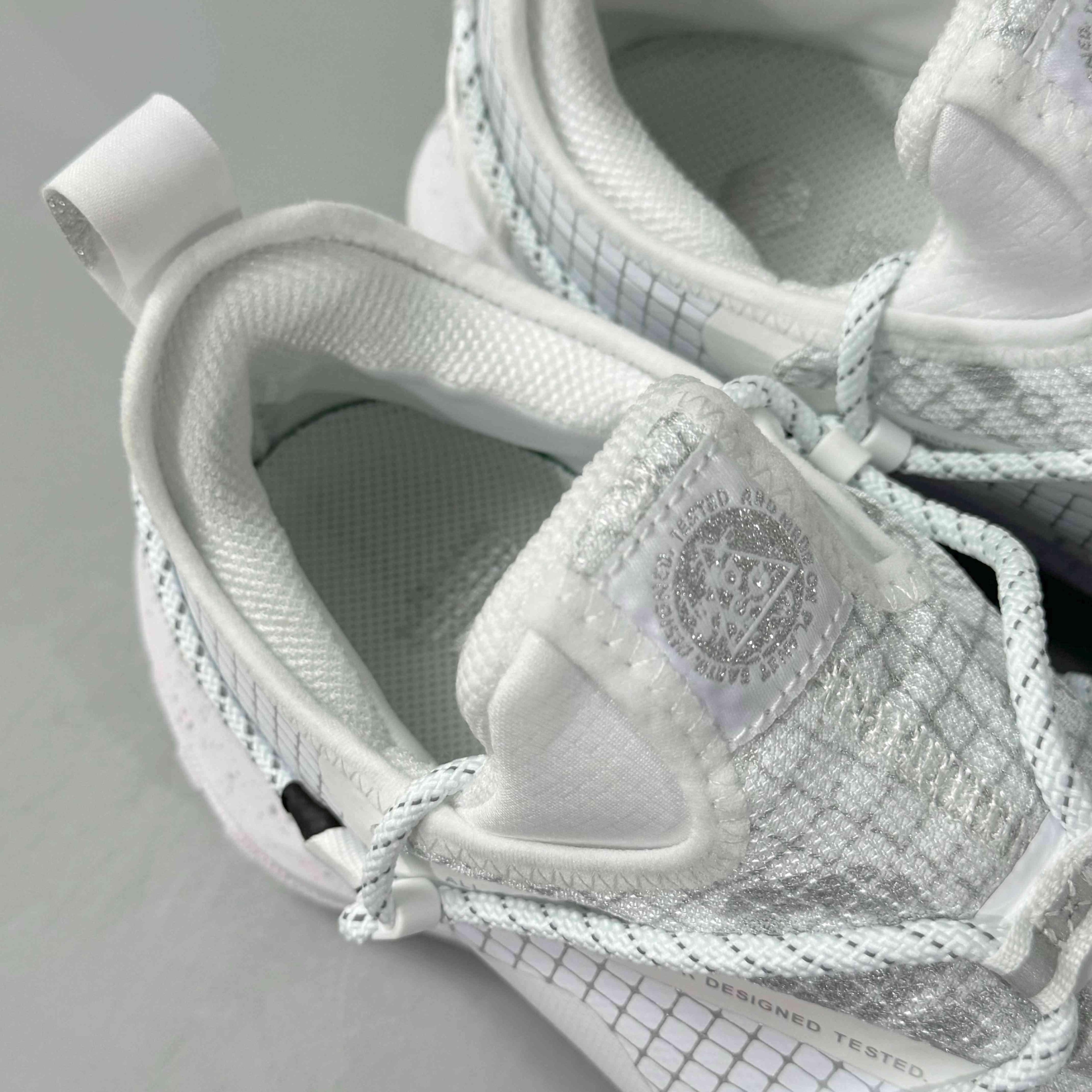 Nike ACG Mountain Fly Low Gore-Tex SE 'Triple White' Banlieue91