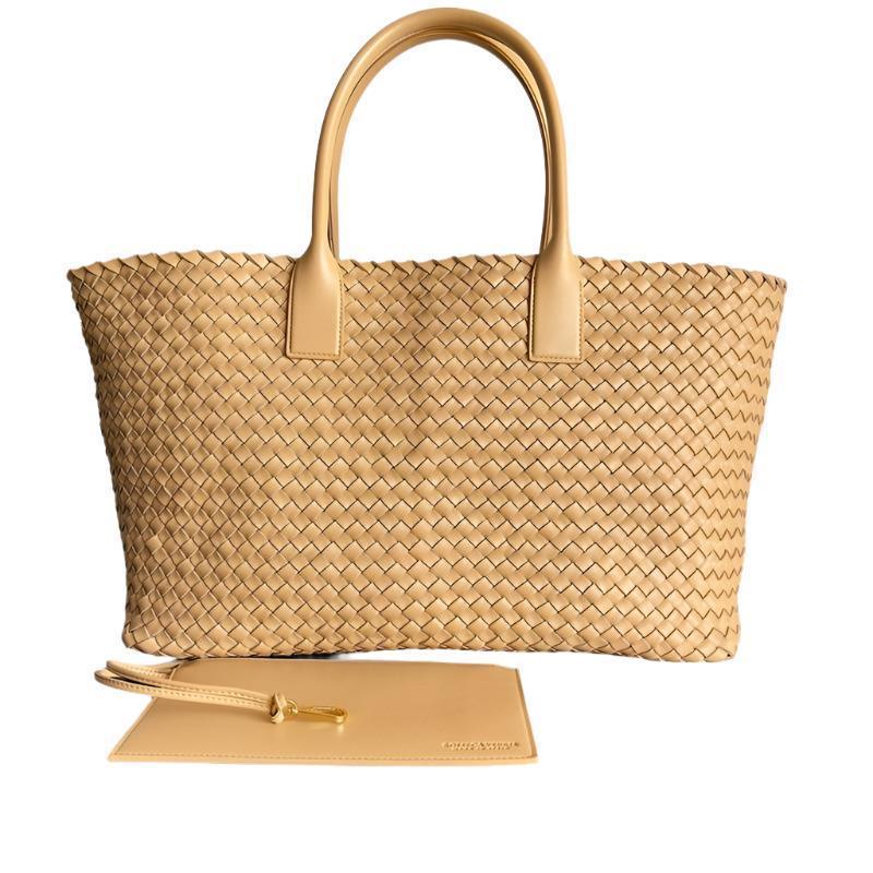 Bottega Veneta Medium Intreccio Leather Bag Tote Banlieue91