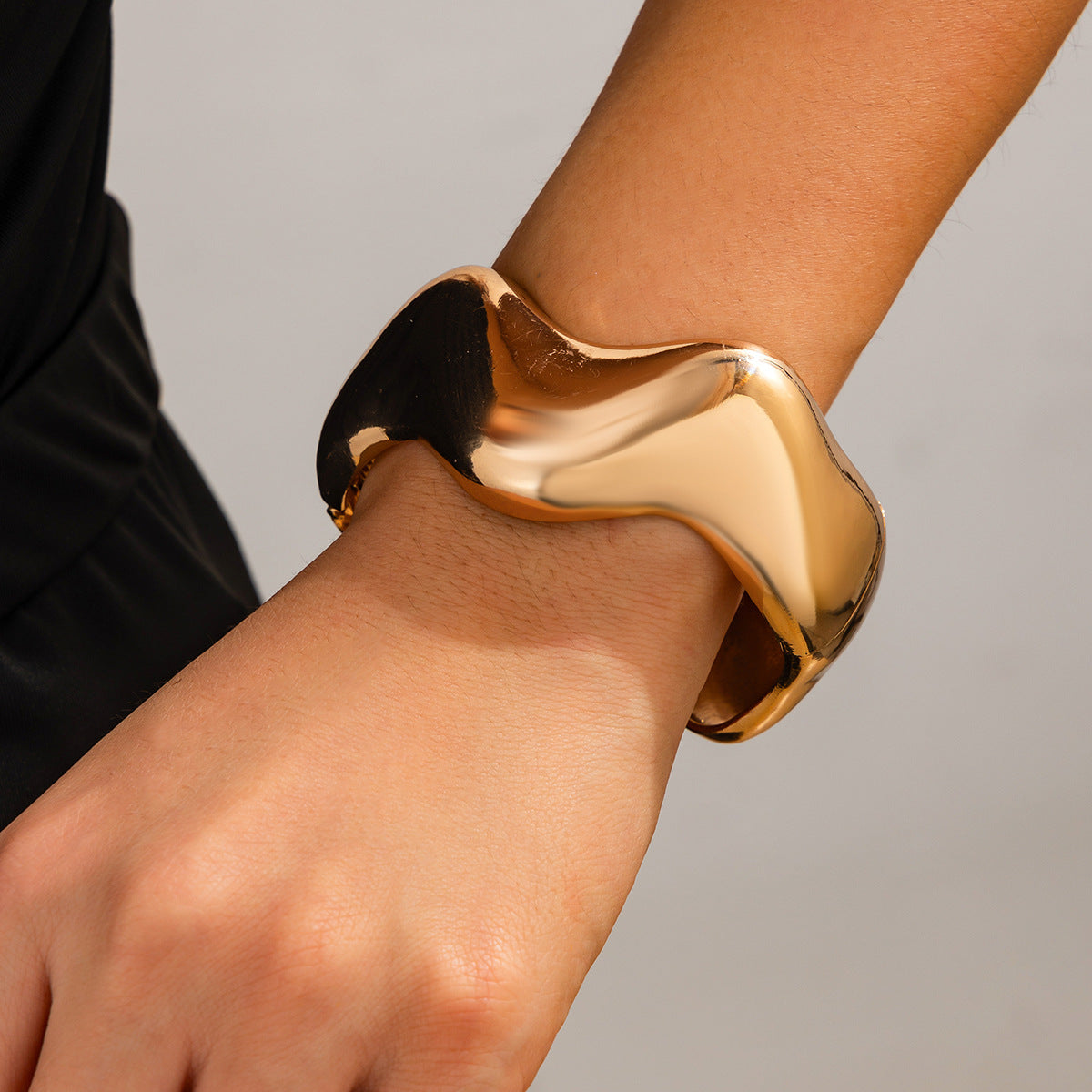 Fashionable metal curved spring bracelet, casual irregular Bracelet set V.I.P Digital Presence
