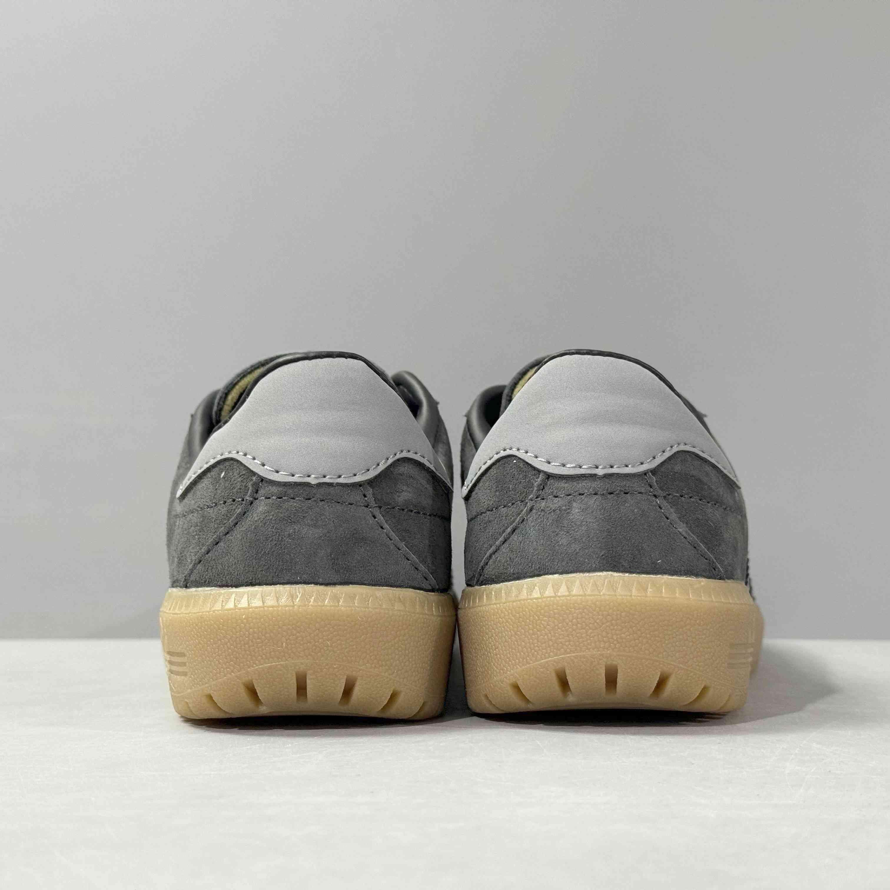Adidas Originals Bermuda 'Carbon, Grey Four & Gum' Banlieue91