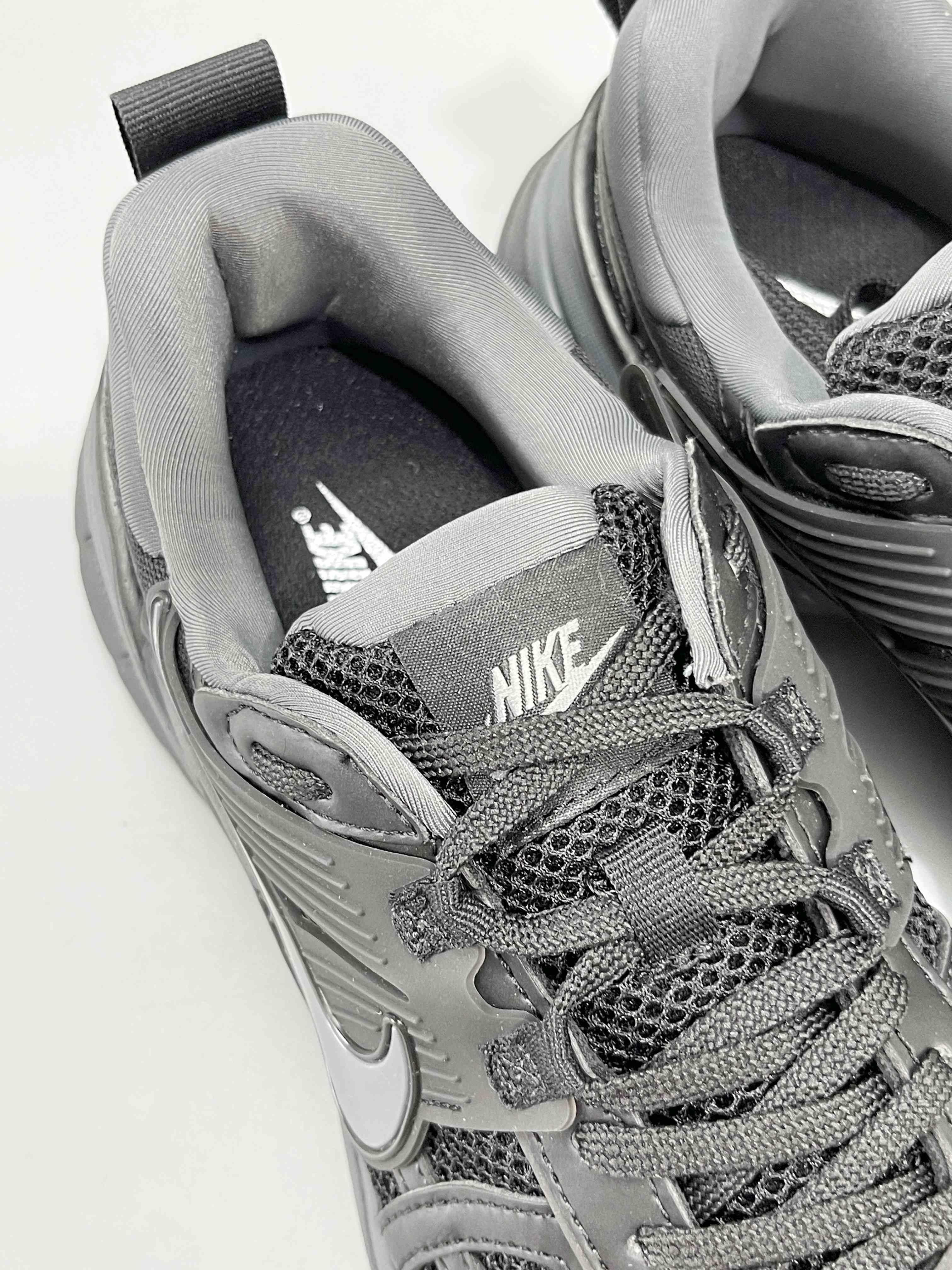 Nike V2K Run 'Metalic Silver Black' Banlieue91