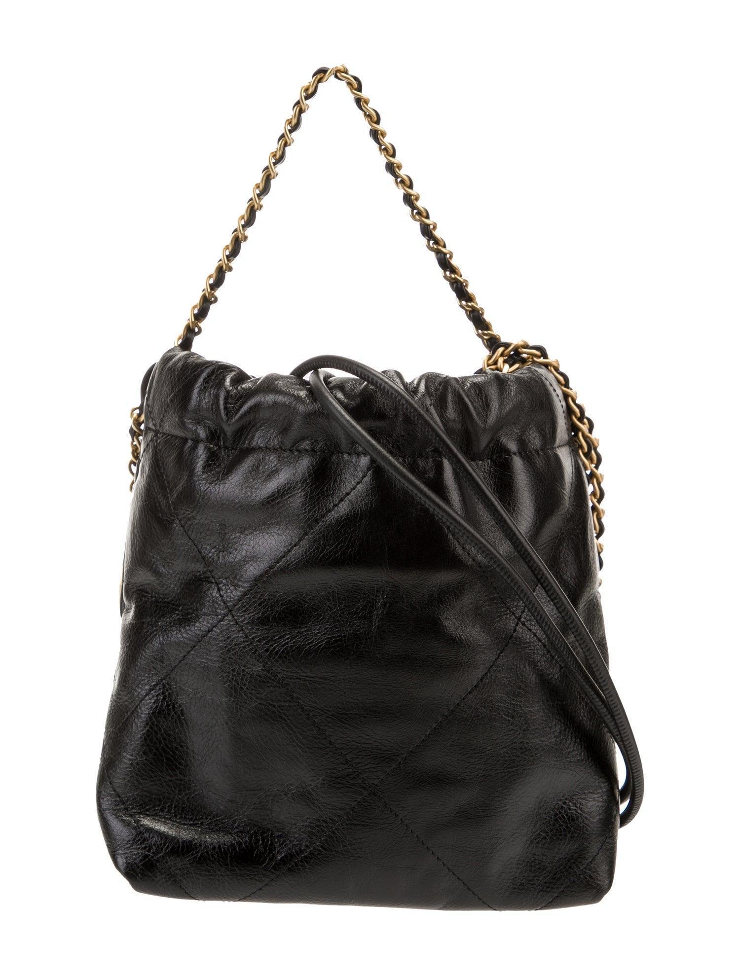 Chanel 2023 Mini Pearl 22 Hobo Banlieue91