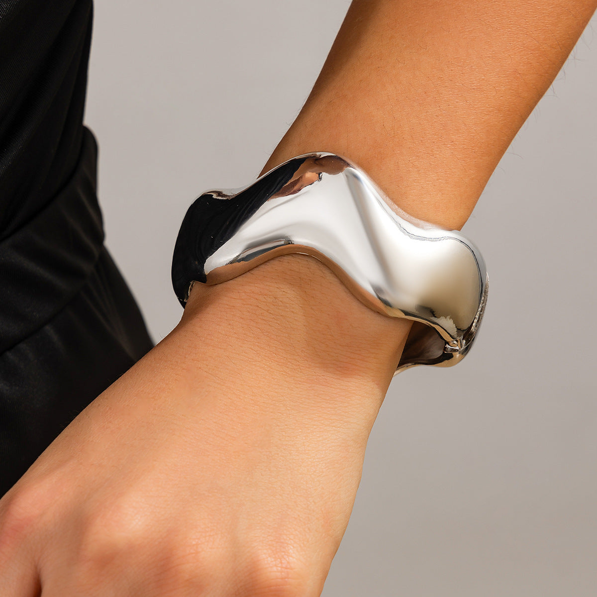 Fashionable metal curved spring bracelet, casual irregular Bracelet set V.I.P Digital Presence