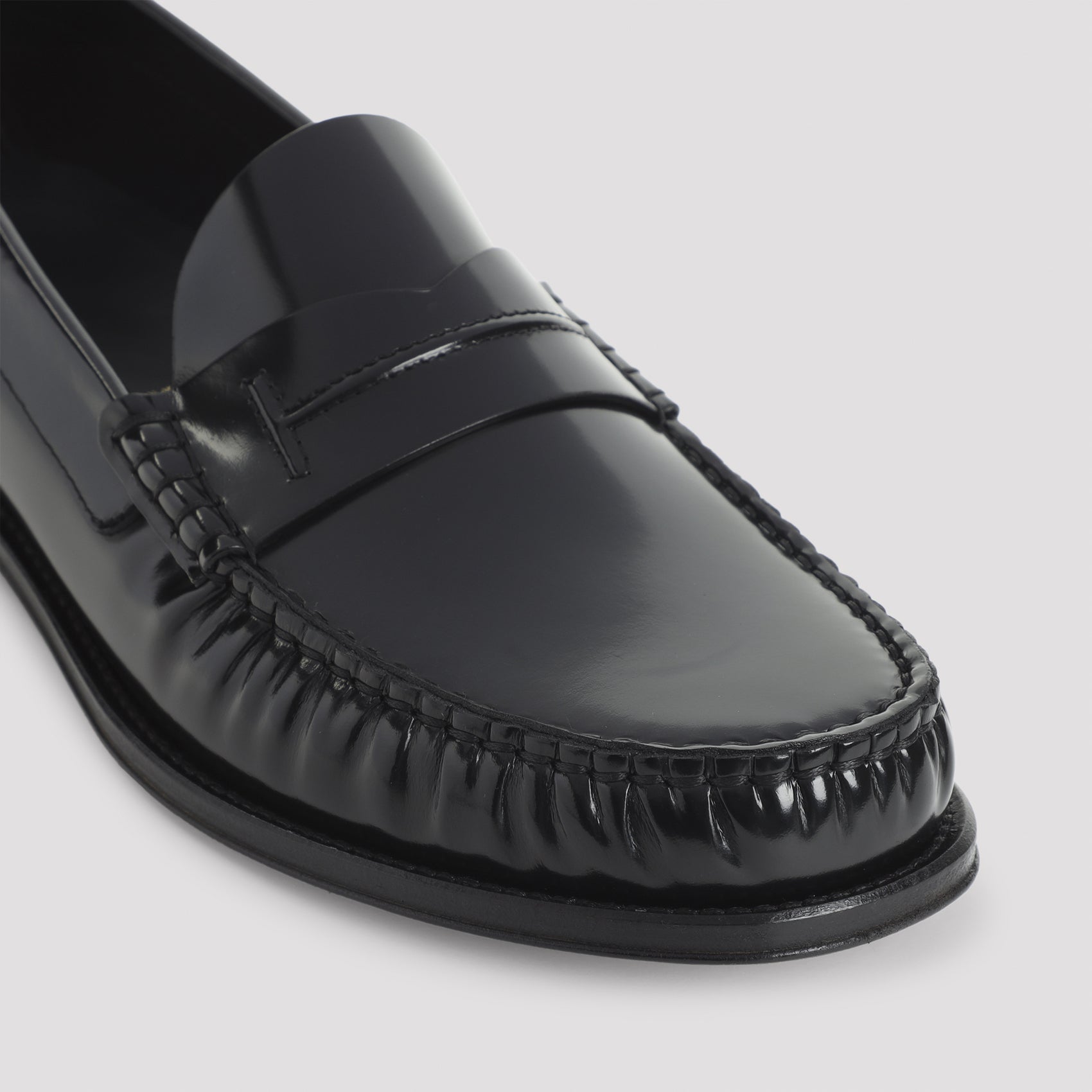 TOM FORD Elegant Leather Loafers for Men Banlieue91