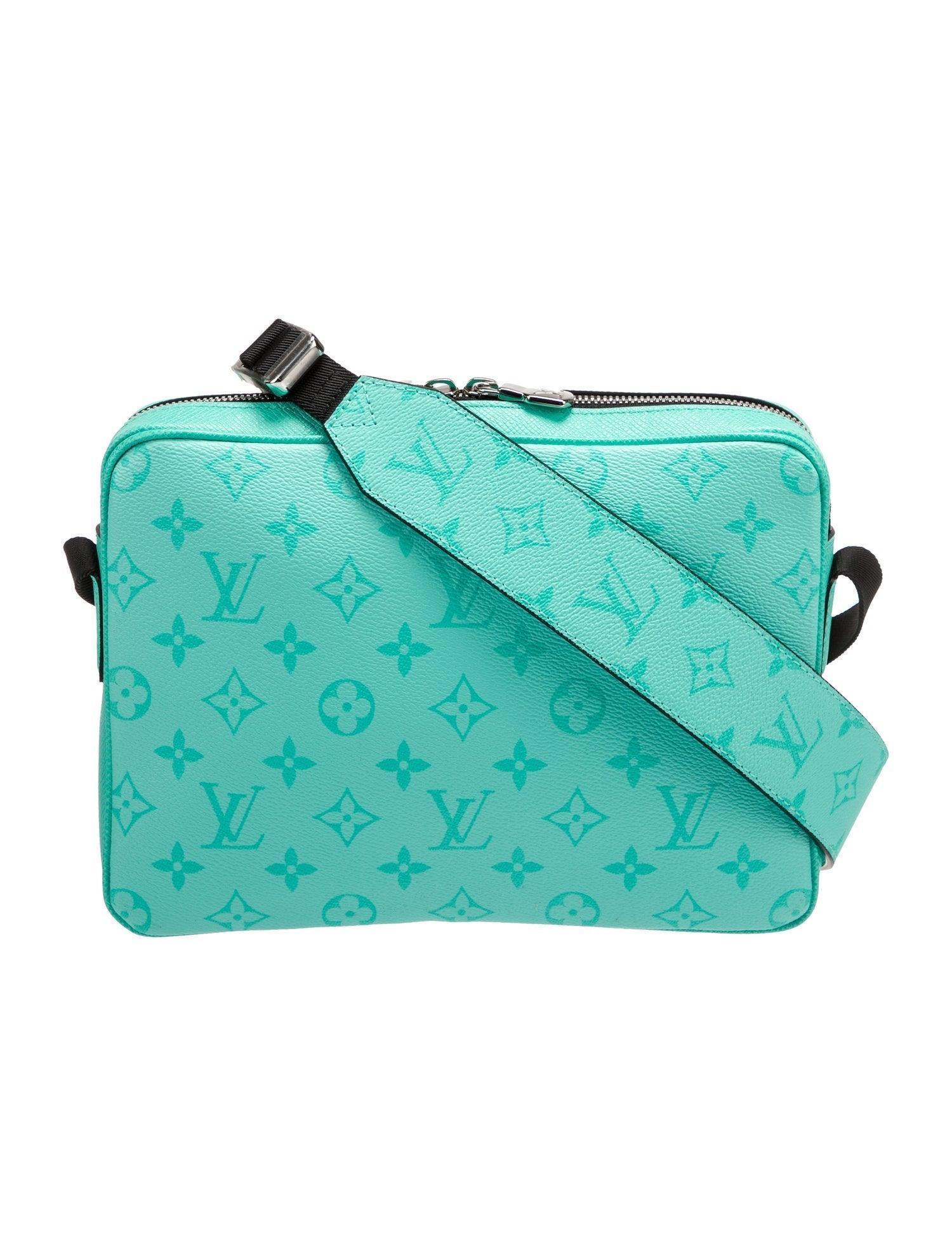 Louis Vuitton Monogram Taïgarama Outdoor Messenger Bag Banlieue91