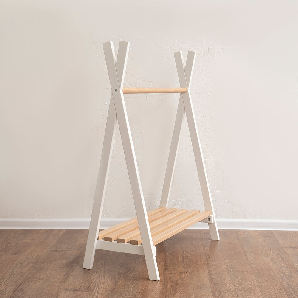 Toddler's Clothes Rack woodandhearts