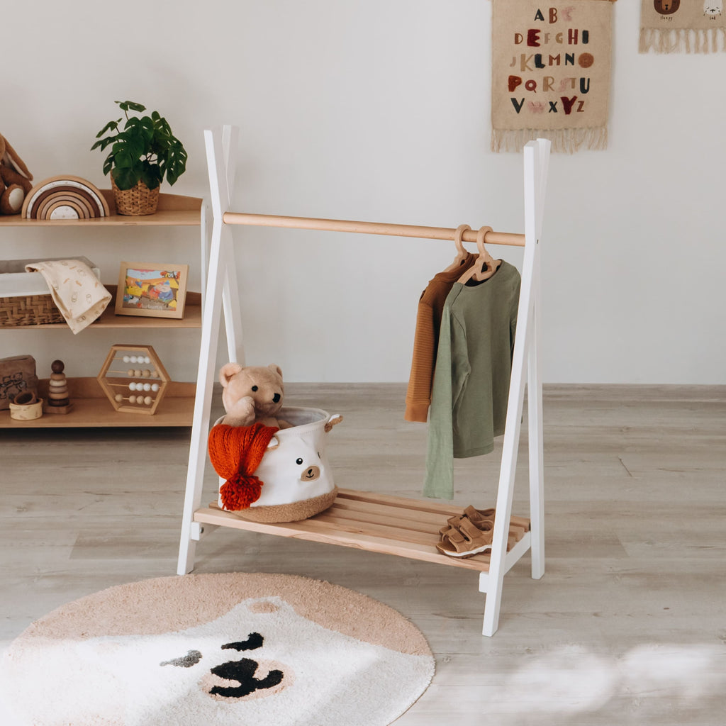 Toddler's Clothes Rack woodandhearts