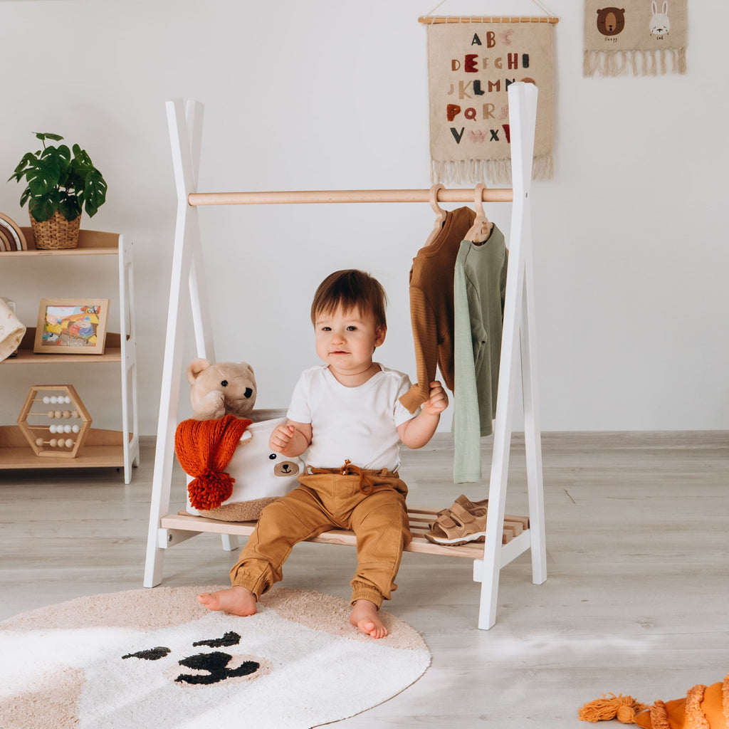 Toddler's Clothes Rack woodandhearts