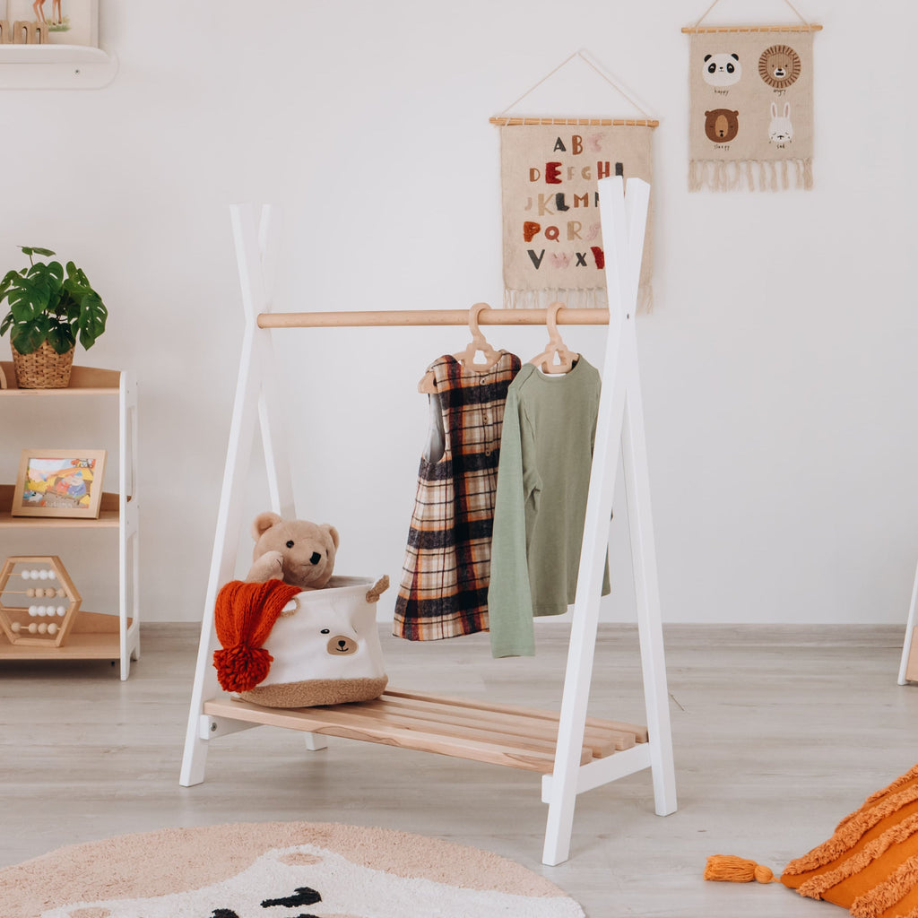Toddler's Clothes Rack woodandhearts