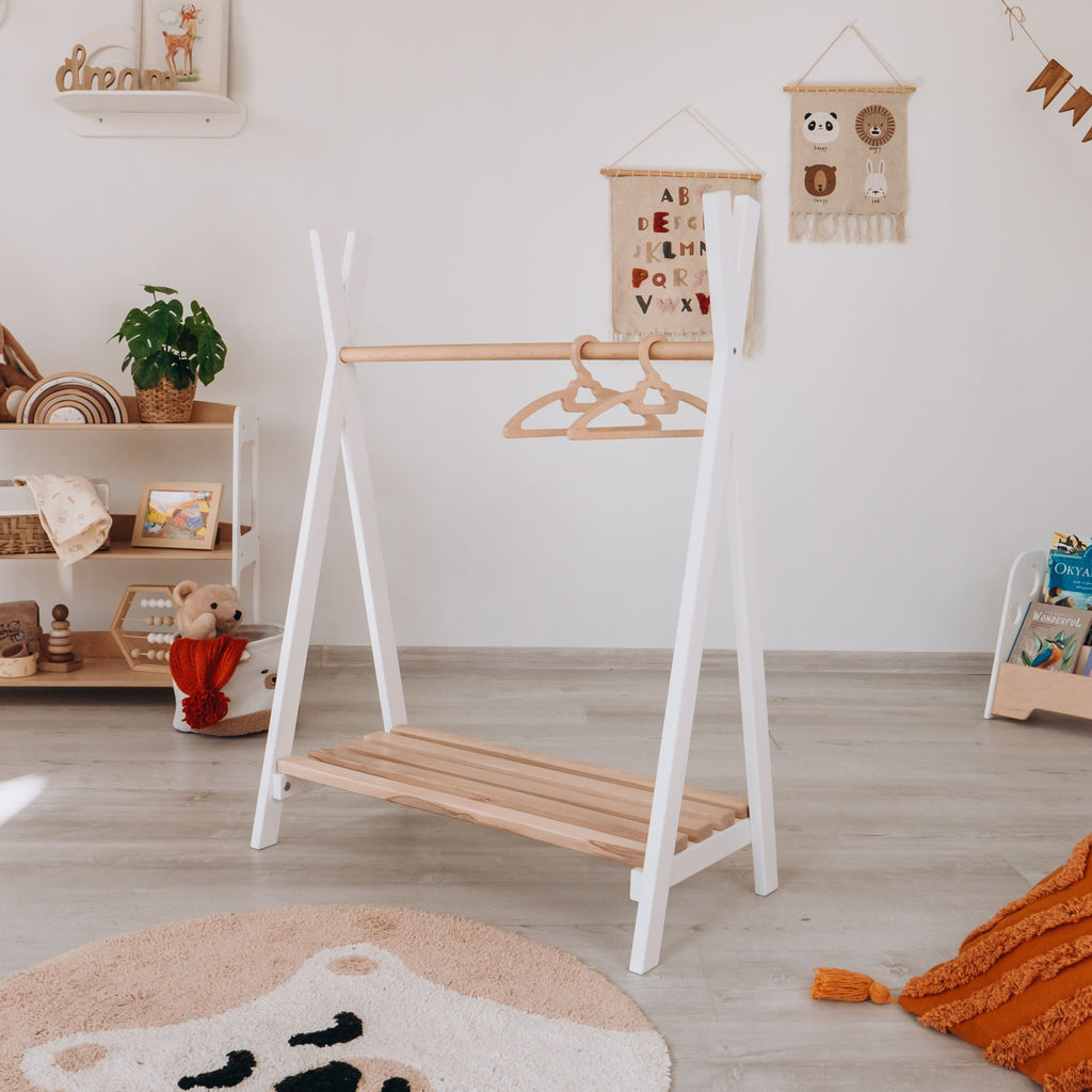 Toddler's Clothes Rack woodandhearts