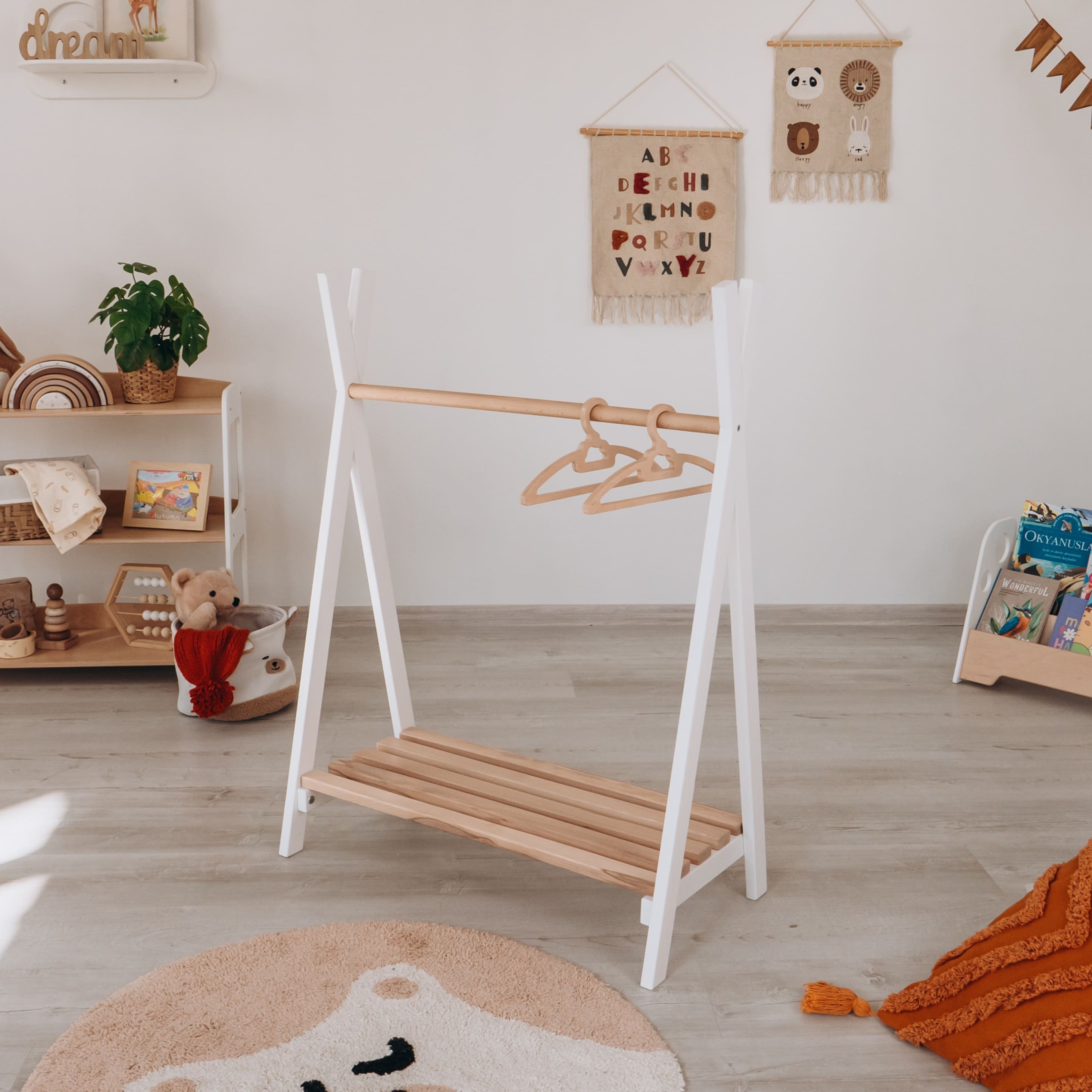 Toddler's Clothes Rack woodandhearts